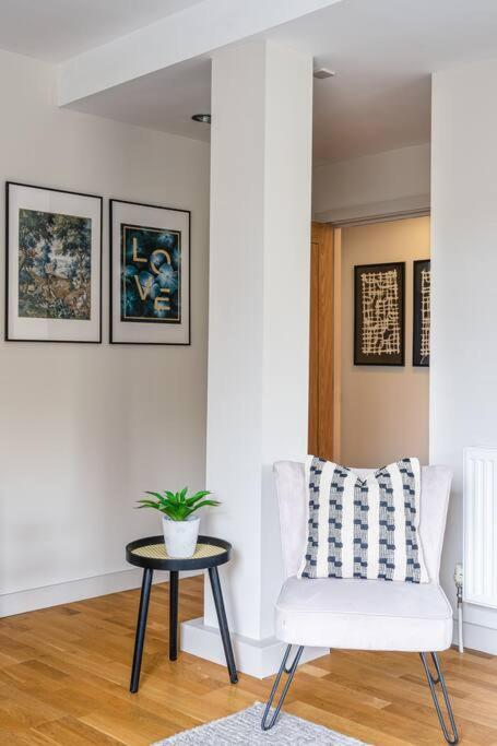 Stunning 2 Bedroom Apartment In Converted Chapel Бат Екстер'єр фото